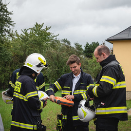 Zväčšiť fotografiu - V horovciach utekali so starostami, v opatovciach krstili zbrojnicu - TSK_AED Opatovce_mini (20 of 24)